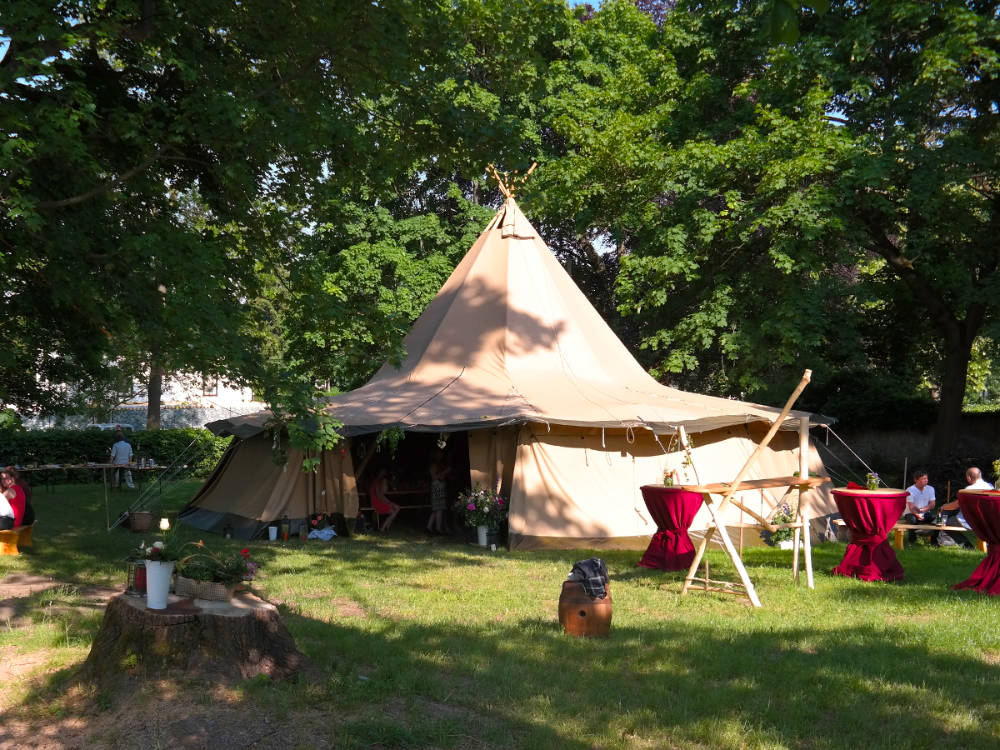 Großer Tipi gemietet- jetzt können die Gäste kommen